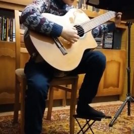 игра на гитаре ,мелодия-Романс
