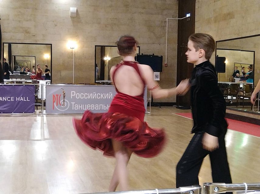 Костёр на даче зимой